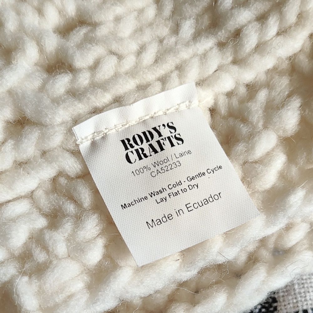 Cream Knit Scarf with Geometric Pattern - Picture 4 of 4